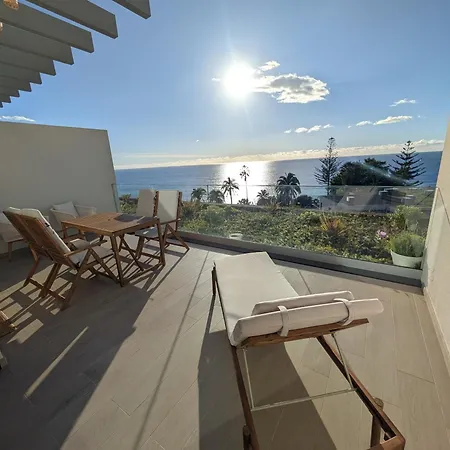 Breathtaking Oceanfront Living, Sunset Facing 3-bedroom Flat In Acqua Residences アパート フンシャル