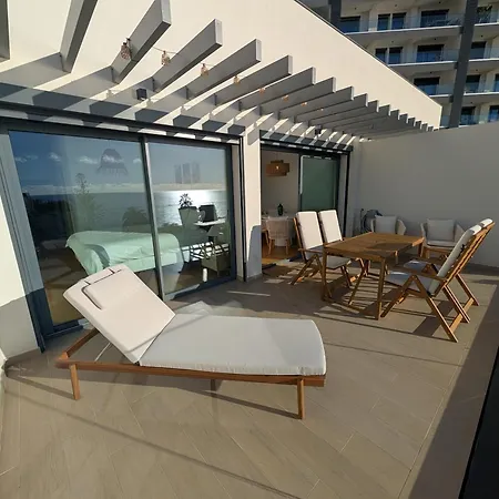 Breathtaking Oceanfront Living, Sunset Facing 3-bedroom Flat In Acqua Residences アパート
