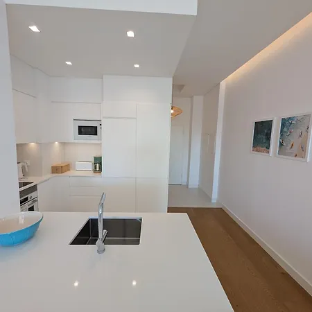 Breathtaking Oceanfront Living, Sunset Facing 3-bedroom Flat In Acqua Residences דירה פונשל