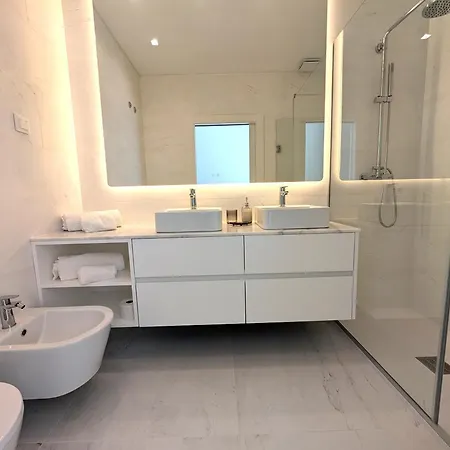 Breathtaking Oceanfront Living, Sunset Facing 3-bedroom Flat In Acqua Residences Apartmán *