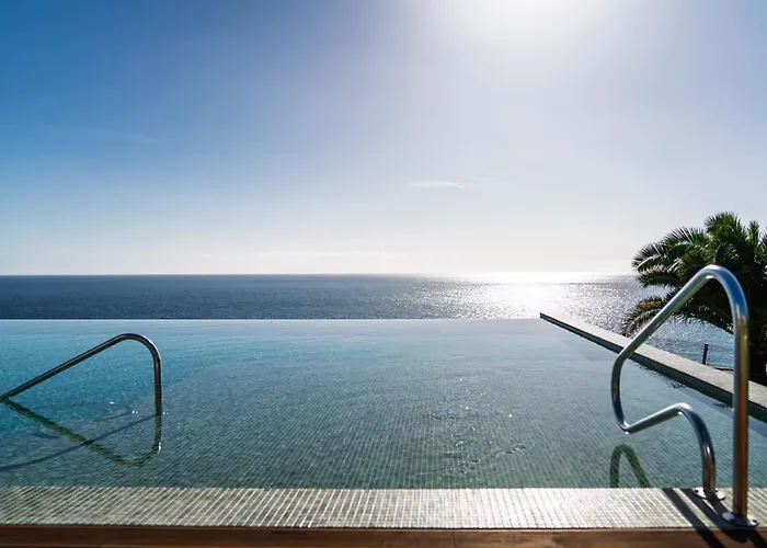 Breathtaking Oceanfront Living, Sunset Facing 3-bedroom Flat In Acqua Residences *