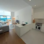 Apartmán Breathtaking Oceanfront Living, Sunset Facing 3-bedroom Flat In Acqua Residences