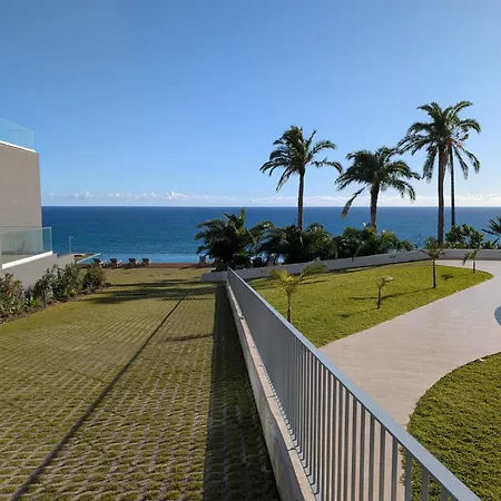 Breathtaking Oceanfront Living, Sunset Facing 3-bedroom Flat In Acqua Residences 아파트 *