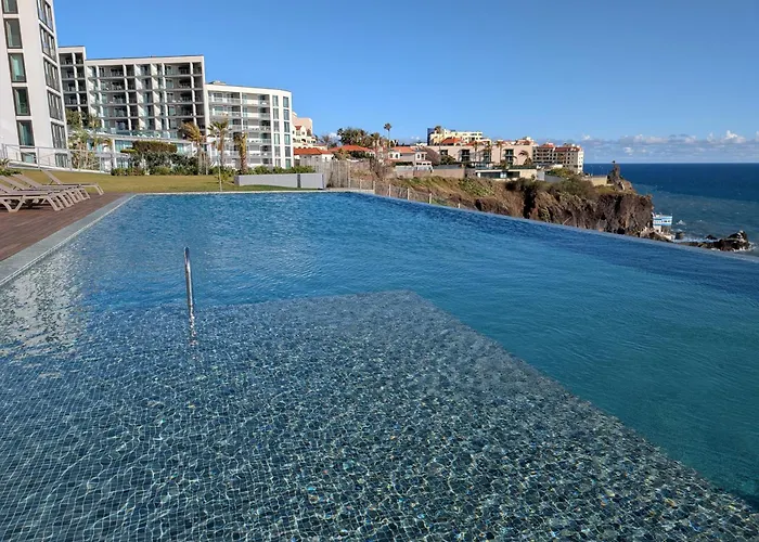 Breathtaking Oceanfront Living, Sunset Facing 3-bedroom Flat In Acqua Residences フンシャル