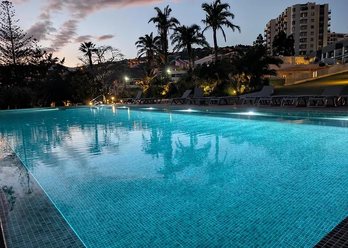 Breathtaking Oceanfront Living, Sunset Facing 3-bedroom Flat In Acqua Residences