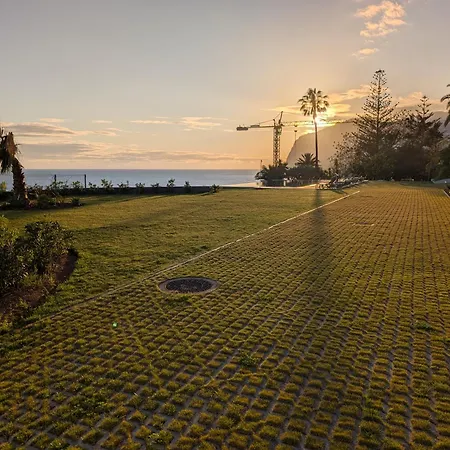 Apartament Breathtaking Oceanfront Living, Sunset Facing 3-bedroom Flat In Acqua Residences *