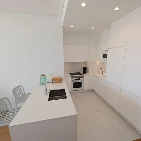 Breathtaking Oceanfront Living, Sunset Facing 3-bedroom Flat In Acqua Residences Funchal (Madeira)