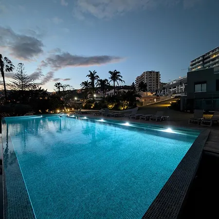 Breathtaking Oceanfront Living, Sunset Facing 3-bedroom Flat In Acqua Residences Apartament