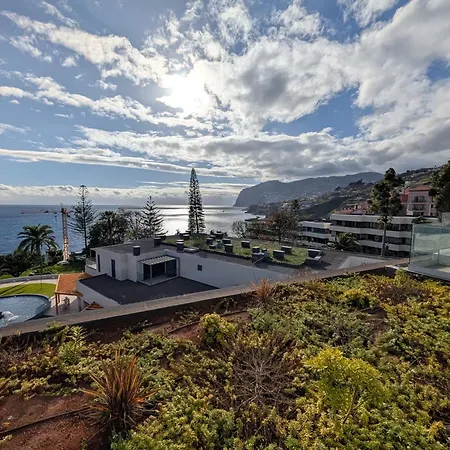 Apartament Breathtaking Oceanfront Living, Sunset Facing 3-bedroom Flat In Acqua Residences *