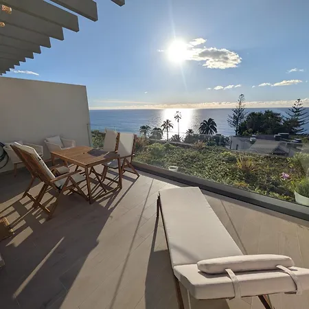 Breathtaking Oceanfront Living, Sunset Facing 3-bedroom Flat In Acqua Residences * Funchal (Madeira)